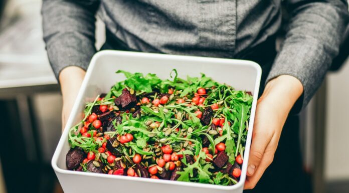 Friske salater – perfekt som tilbehør til grillmad