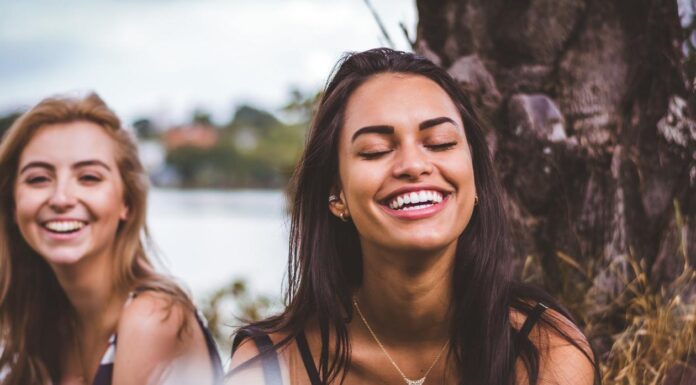 Helproteser: Gendannelse af dit smil og livskvalitet